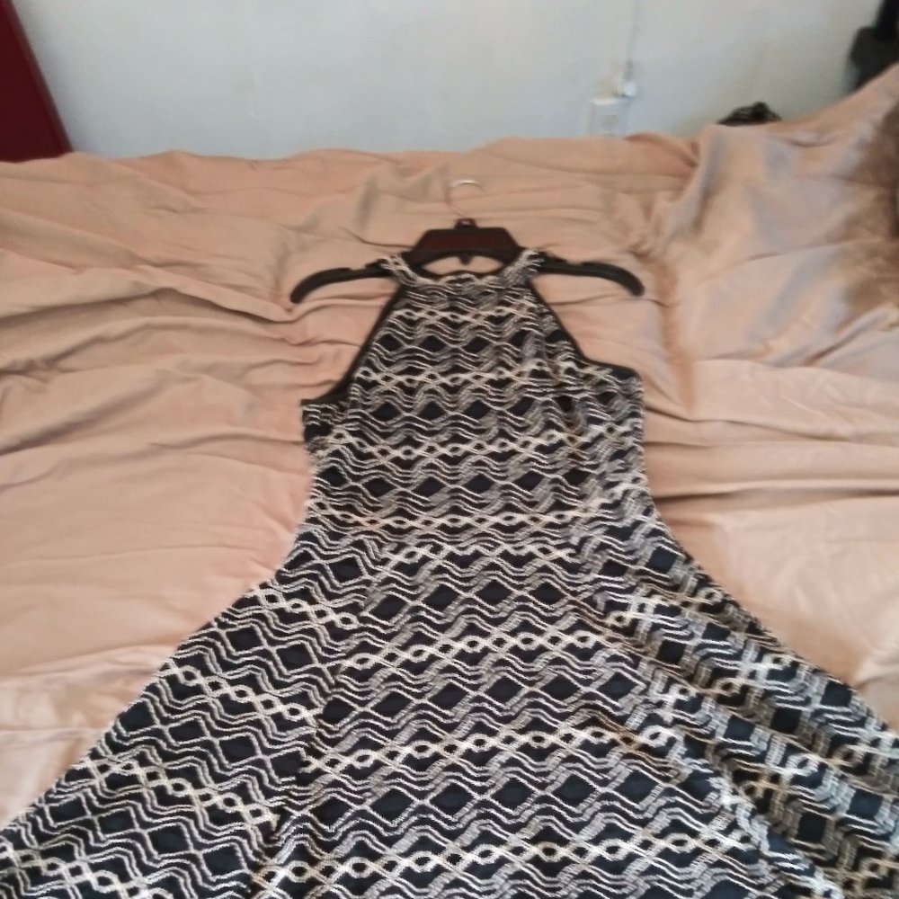 Black and White Sleeveless dress